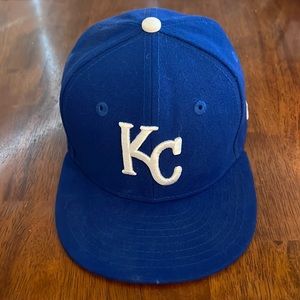 New Era Kansas City Royals baseball hat. ⚾️ Excellent used condition.